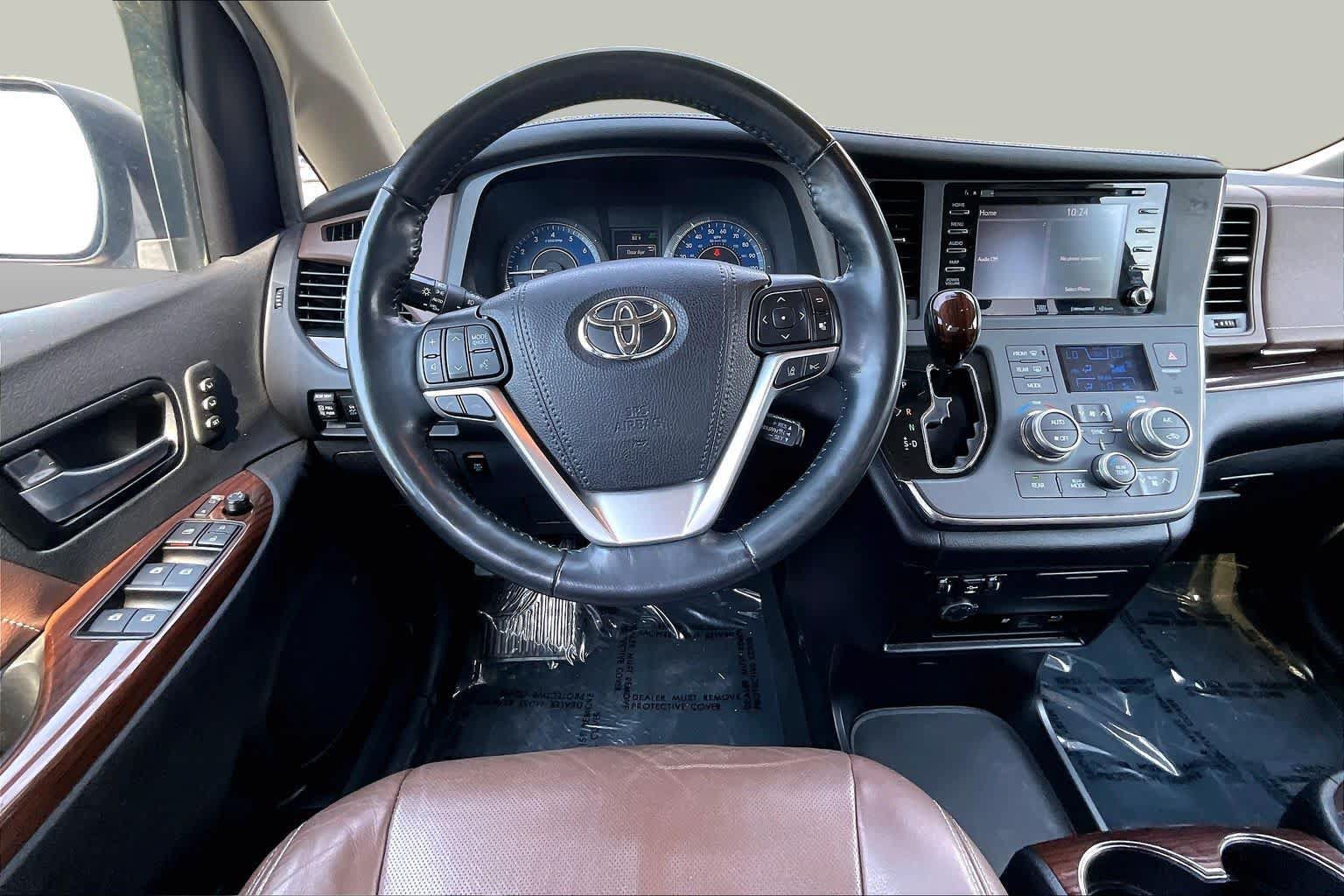 Used 2019 Toyota Sienna Limited Premium w/ Carpet Mat Package AWD/4WD image 6