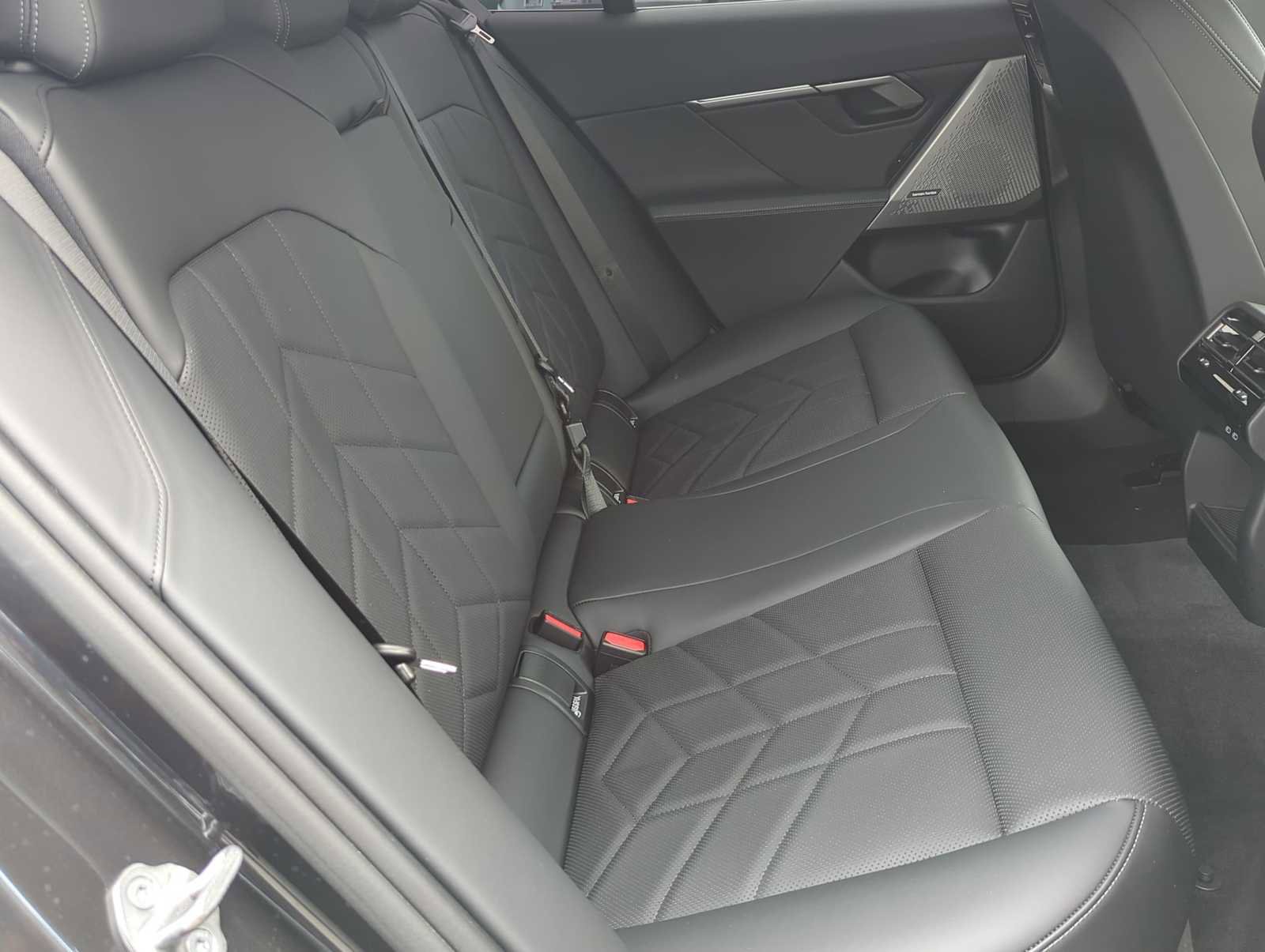 Used 2024 BMW i5 eDrive40i w/ Premium Package image 21