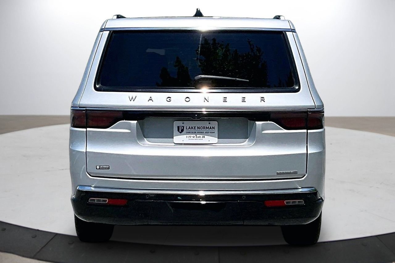 Used 2024 Jeep Wagoneer L Series II w/ Flexible Seating Group AWD/4WD image 8