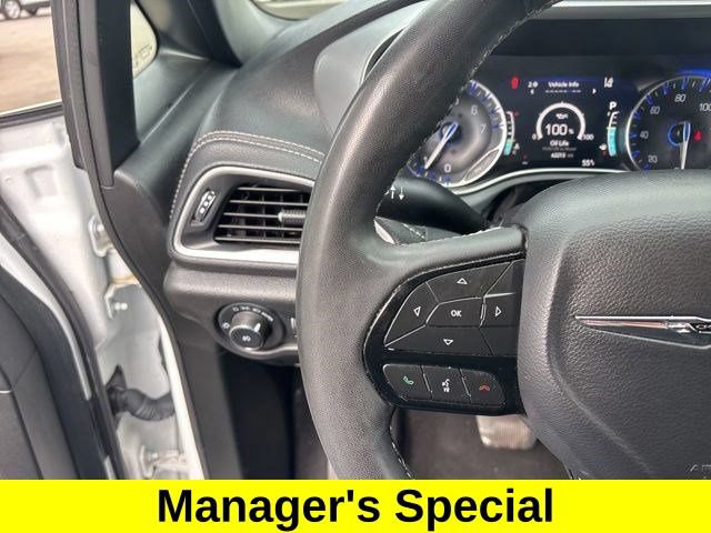 Used 2023 Chrysler Pacifica Touring FWD image 17
