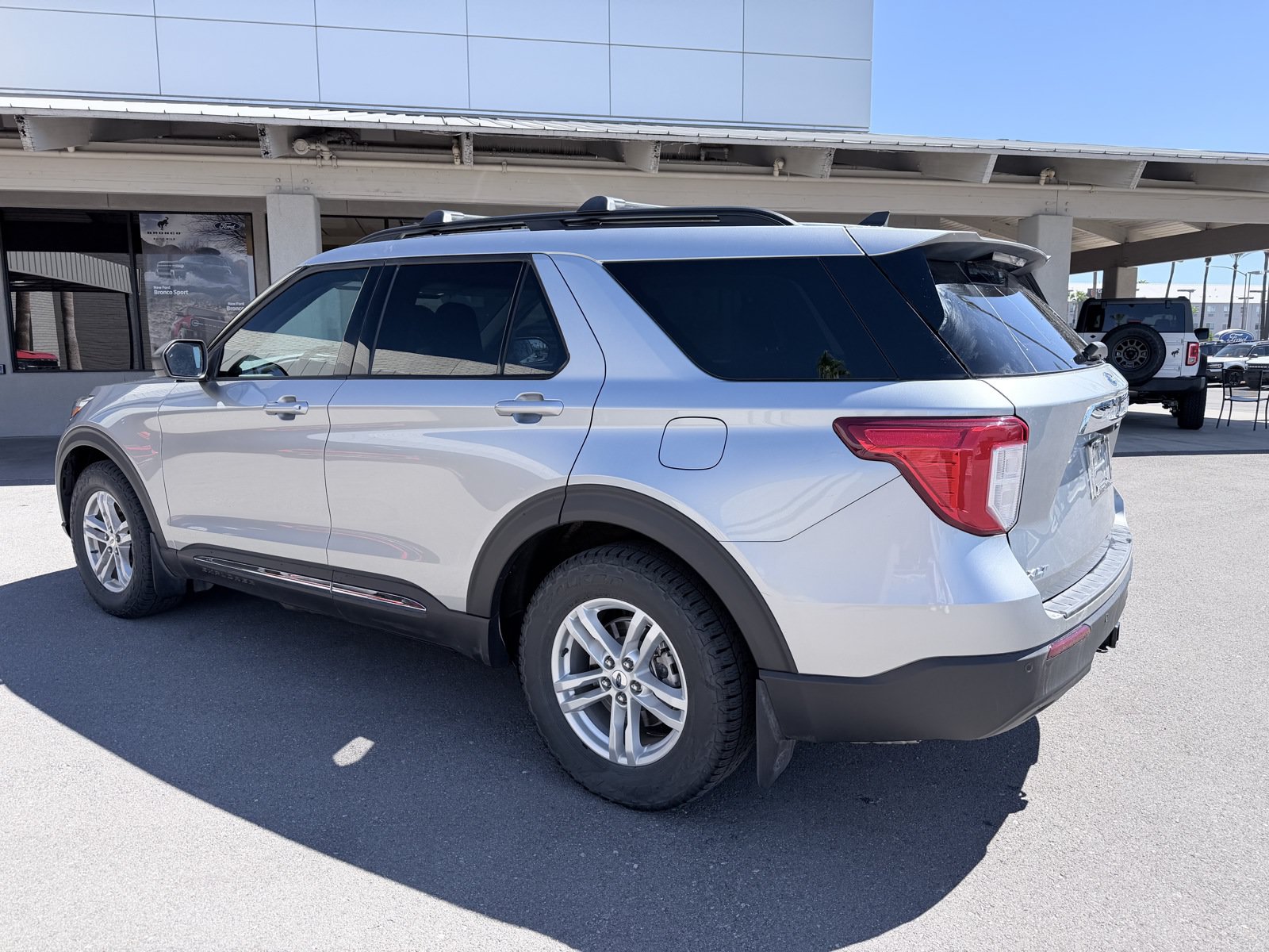 Used 2024 Ford Explorer XLT w/ Class IV Trailer Tow Package AWD/4WD image 4