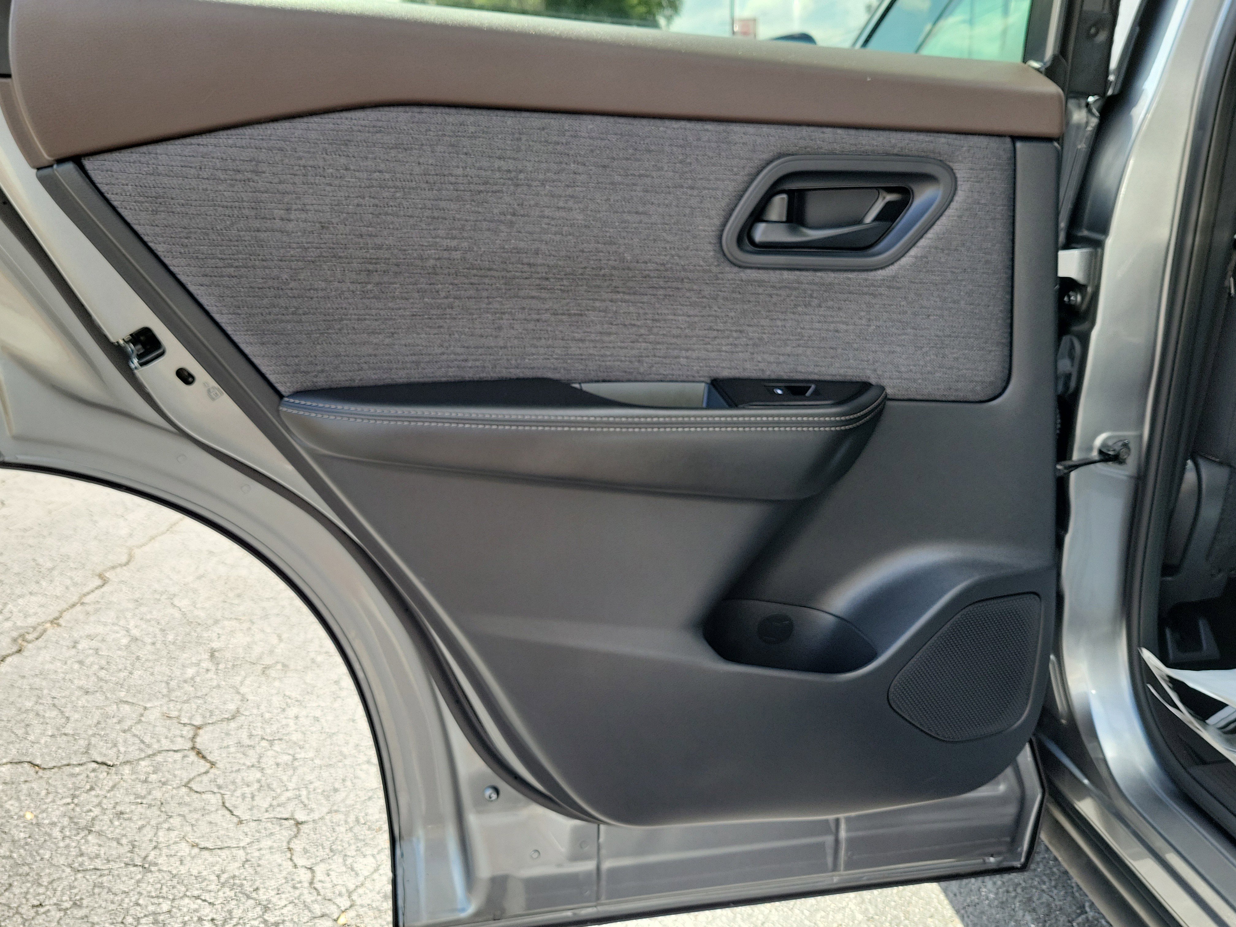 Used 2021 Nissan Rogue S AWD/4WD image 9