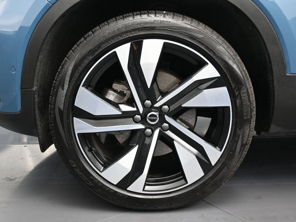 Used 2024 Volvo XC40 B5 Ultimate w/ Protection Package image 10