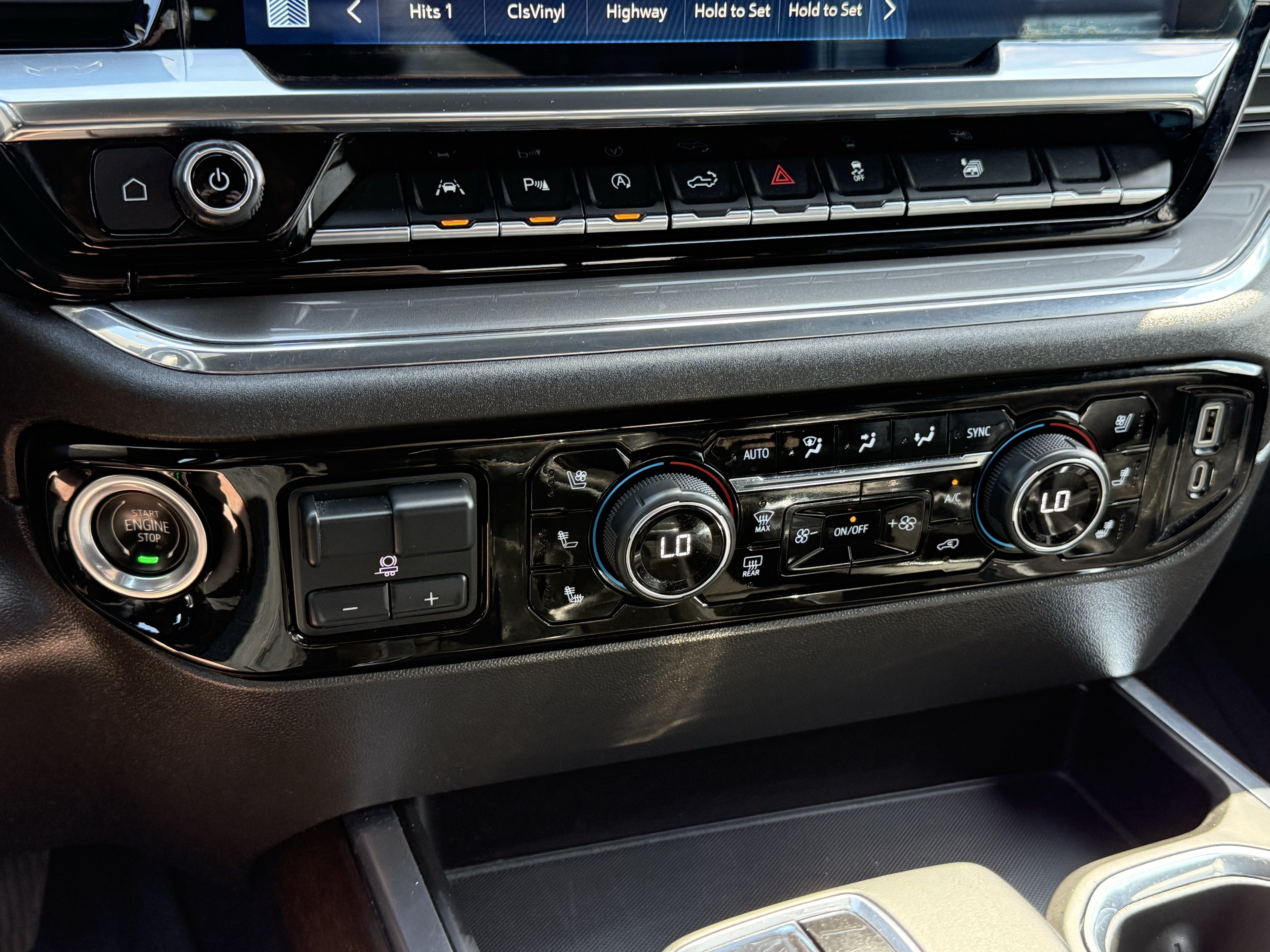 Used 2023 Chevrolet Silverado 1500 High Country w/ High Country Premium Package AWD/4WD image 33