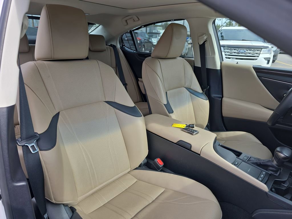 Used 2021 Lexus ES 350 Ultra Luxury w/ Accessory Package 2 image 13