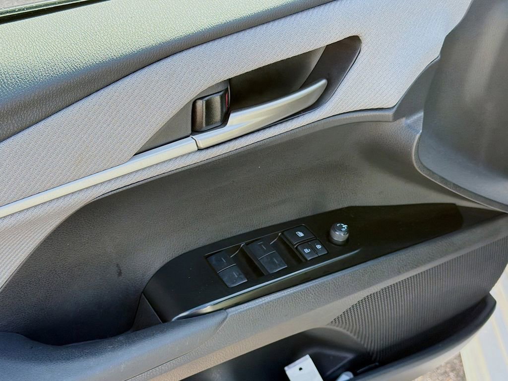 Used 2025 Toyota Camry SE FWD image 21