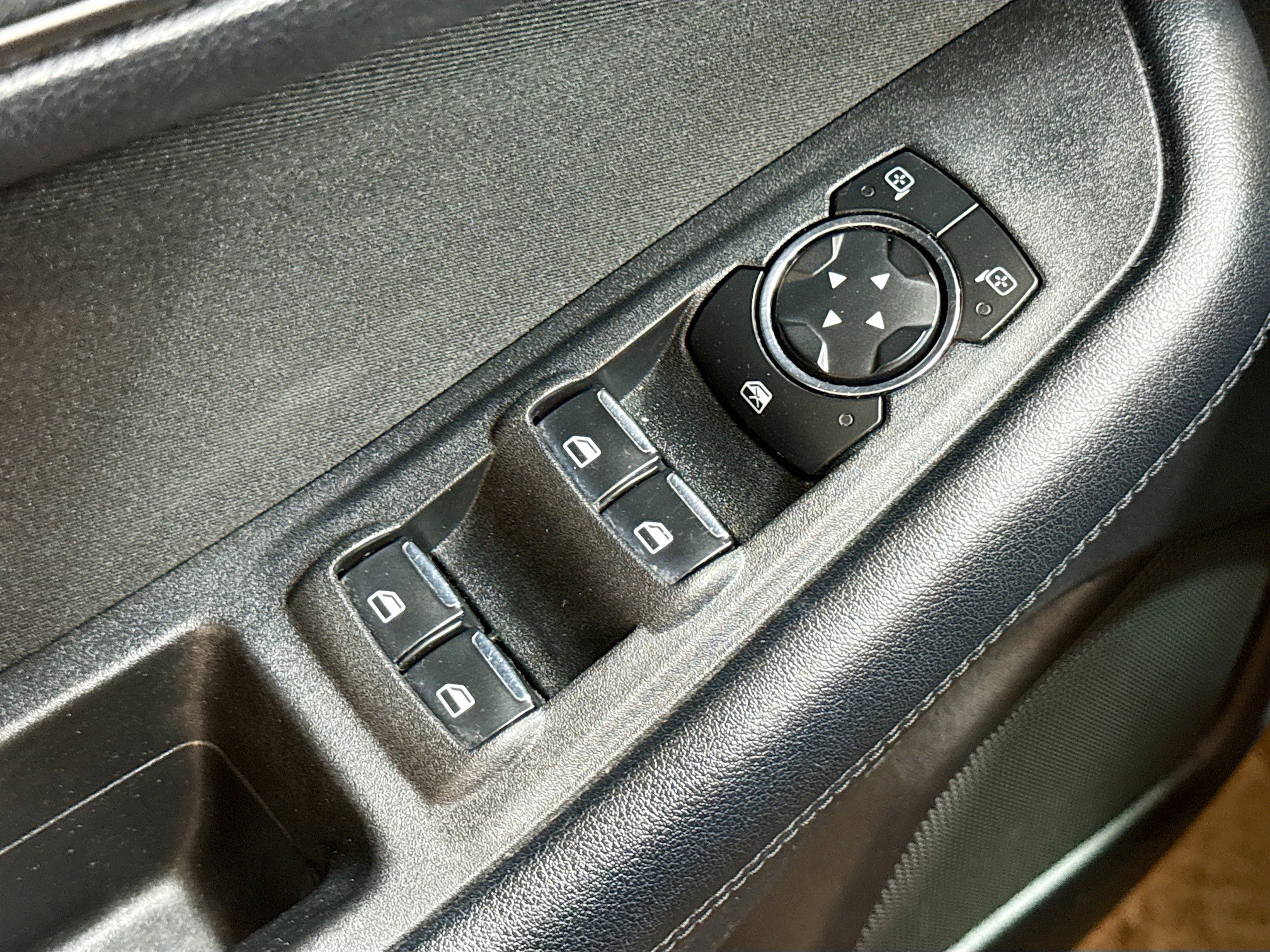 Used 2015 Ford Edge SE image 15