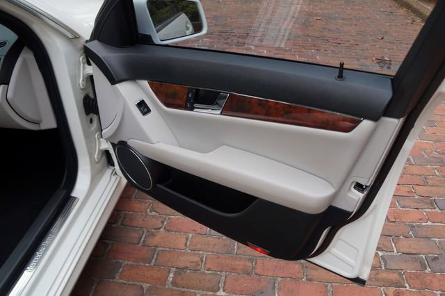 Used 2010 Mercedes-Benz C 300 Sedan image 14