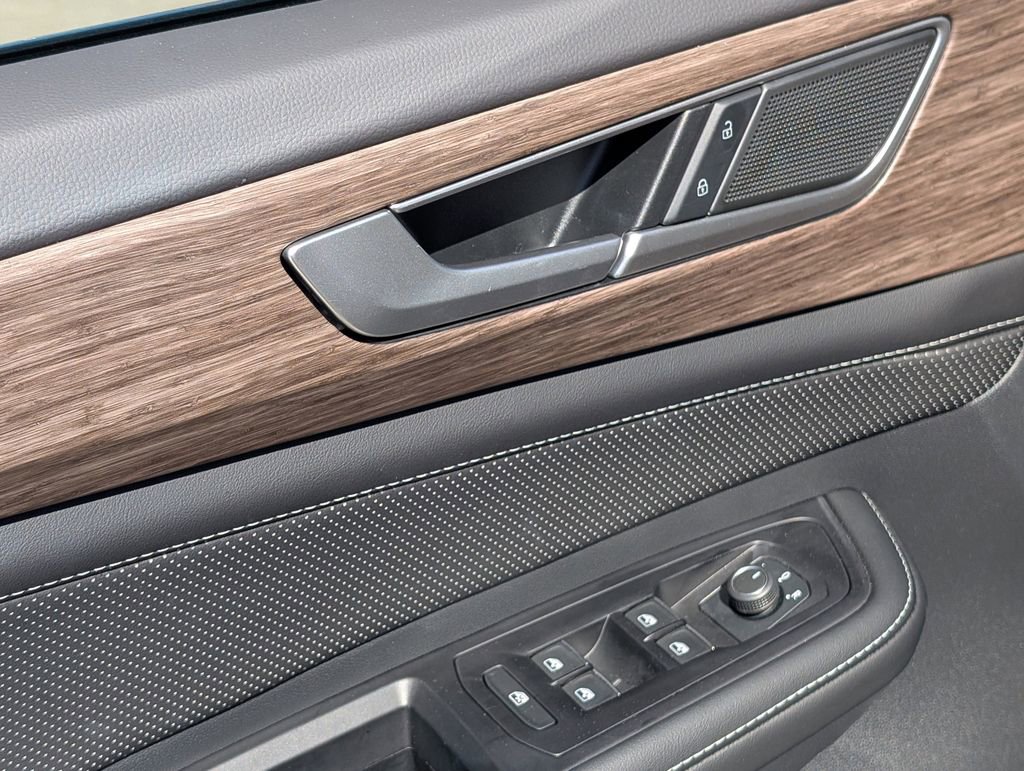 Used 2025 Volkswagen Atlas SEL image 11