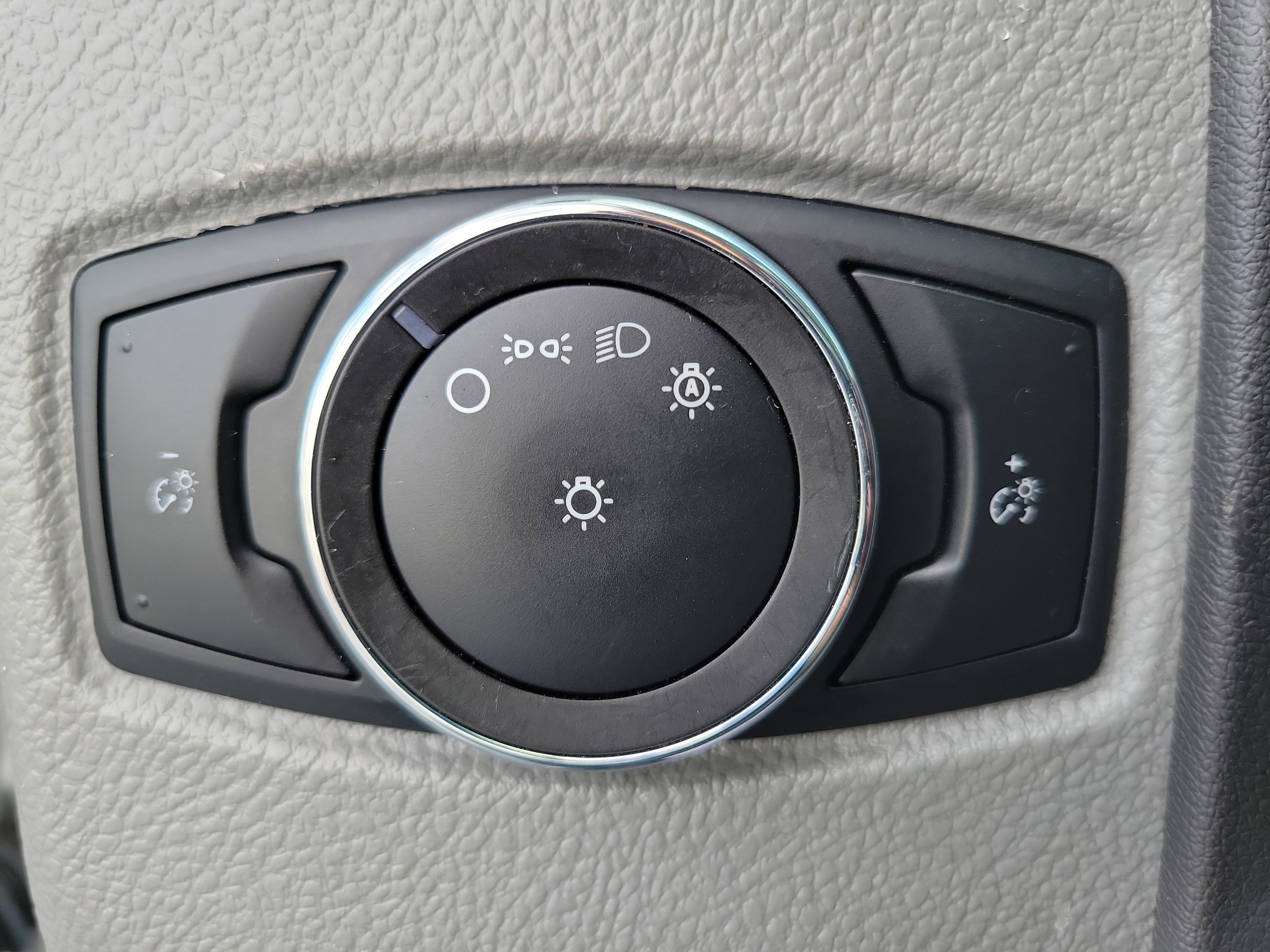 Used 2023 Ford E-350 and Econoline 350 Super Duty w/ Power Windows & Locks Group image 10