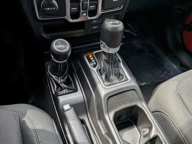 Used 2018 Jeep Wrangler Unlimited Sahara w/ Cold Weather Group image 15