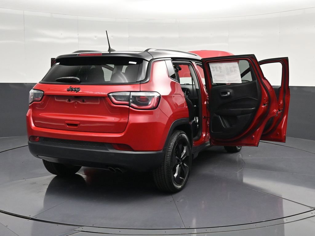 Used 2019 Jeep Compass Latitude FWD image 39