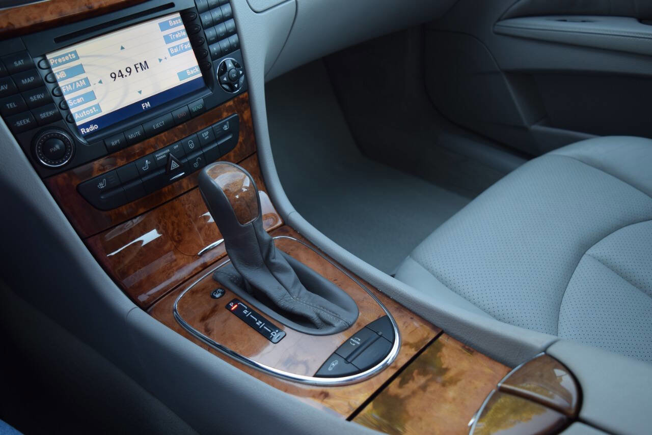 Used 2004 Mercedes-Benz E 500 Sedan image 24