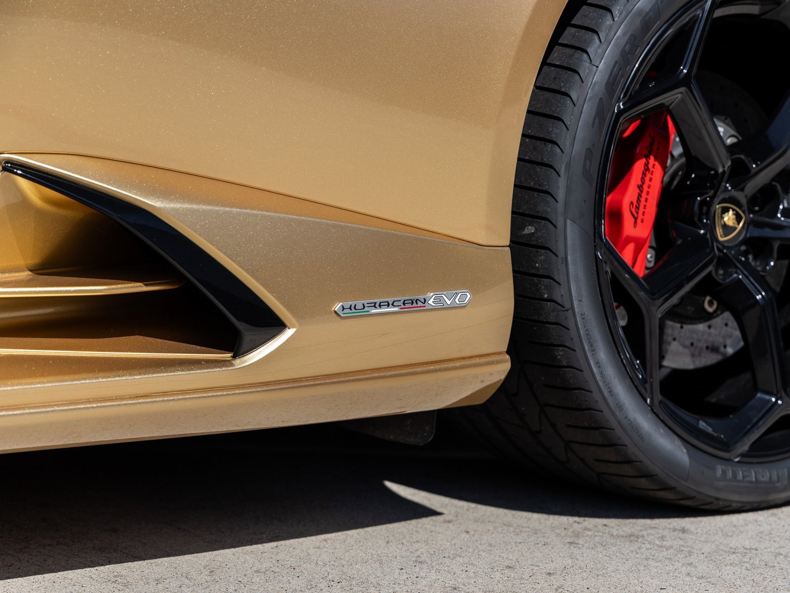 Used 2020 Lamborghini Huracan EVO image 20