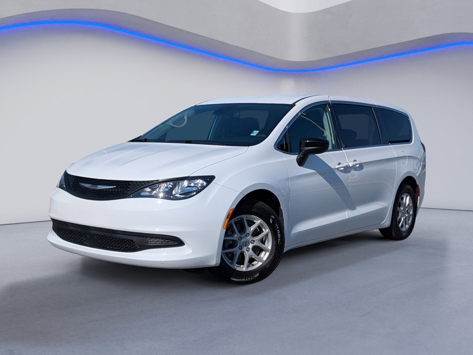 Used 2024 Chrysler Voyager LX FWD video 2