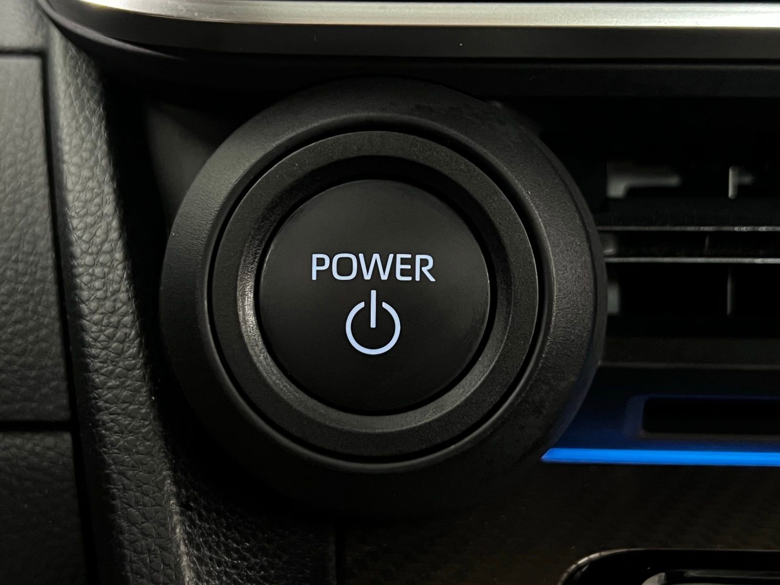 Certified 2024 Toyota Prius XLE image 21