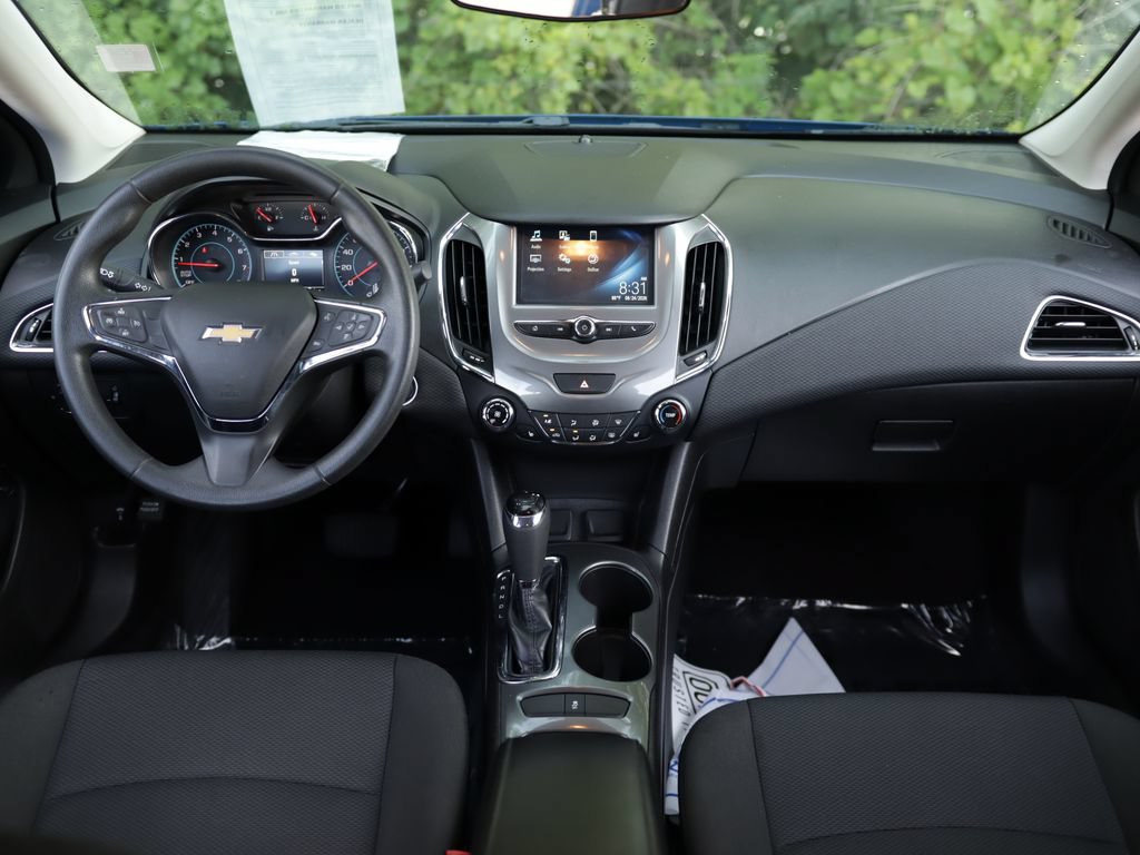 Used 2018 Chevrolet Cruze LT w/ Convenience Package FWD image 18