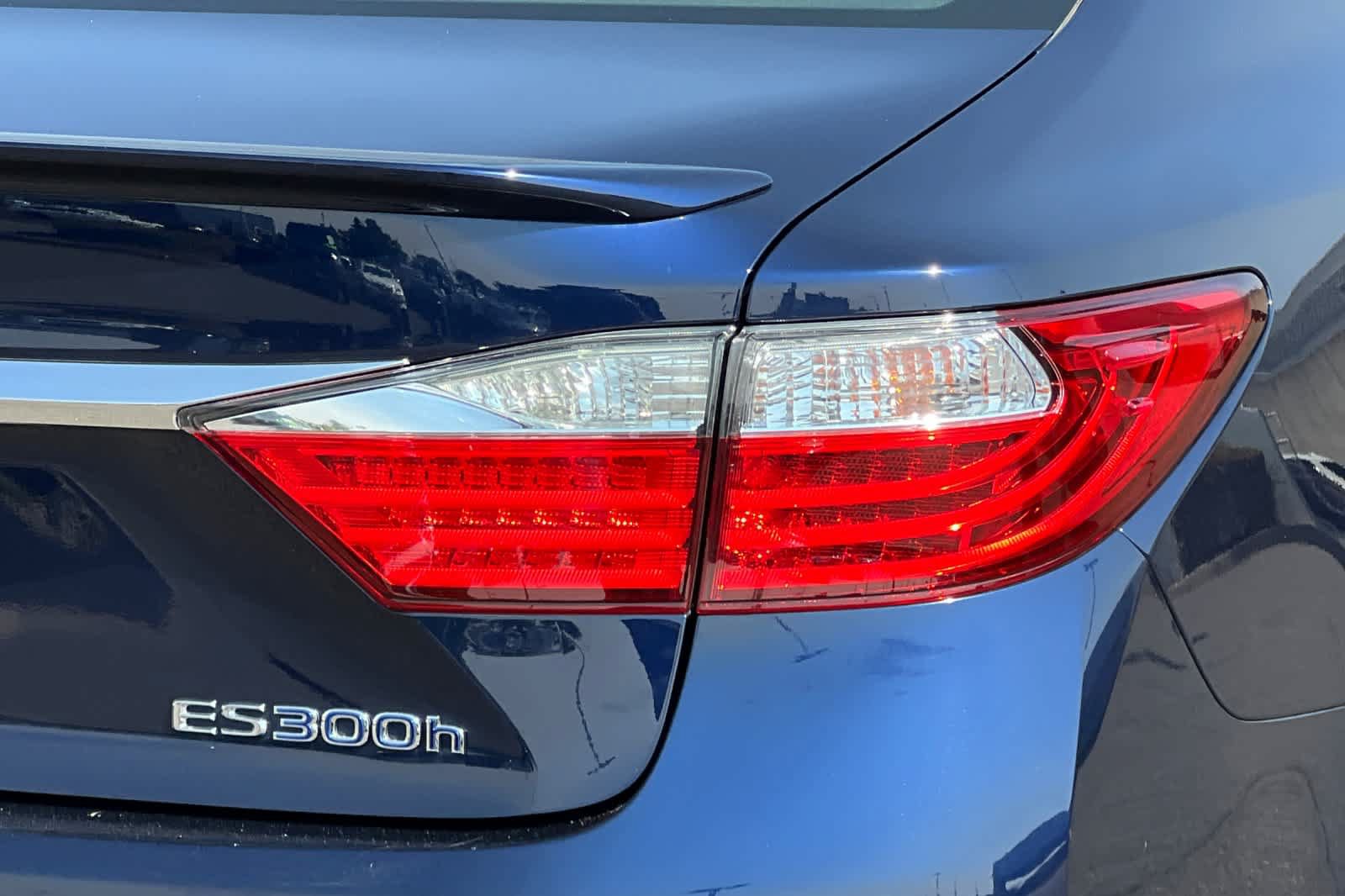 Used 2014 Lexus ES 300h w/ Premium Package w/Bamboo Trim FWD image 32