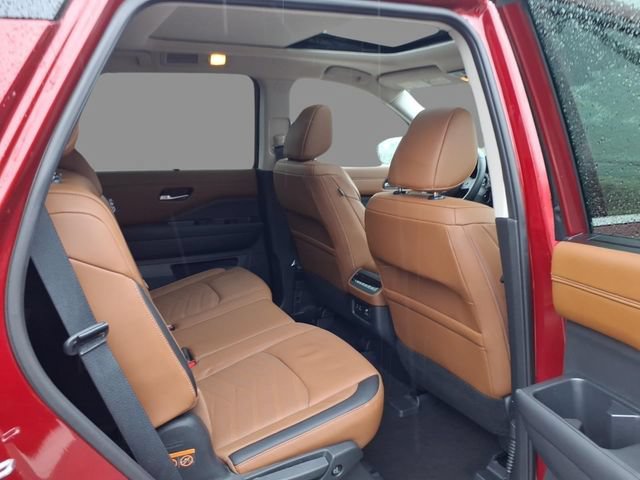 Certified 2025 Nissan Pathfinder Platinum w/ Cargo Package FWD image 12
