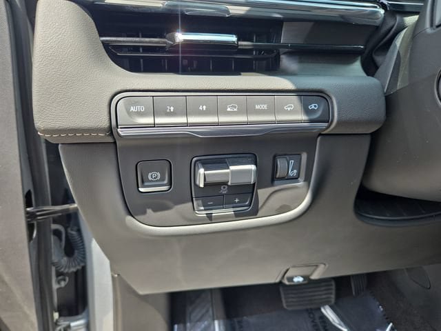 Certified 2024 Cadillac Escalade Sport w/ LPO, ONYX Package AWD/4WD image 19