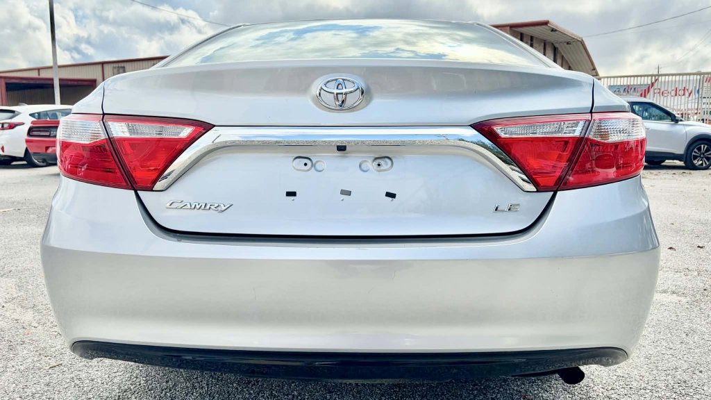 Used 2016 Toyota Camry LE image 6