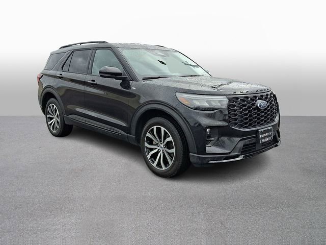Used 2025 Ford Explorer ST-Line image 3