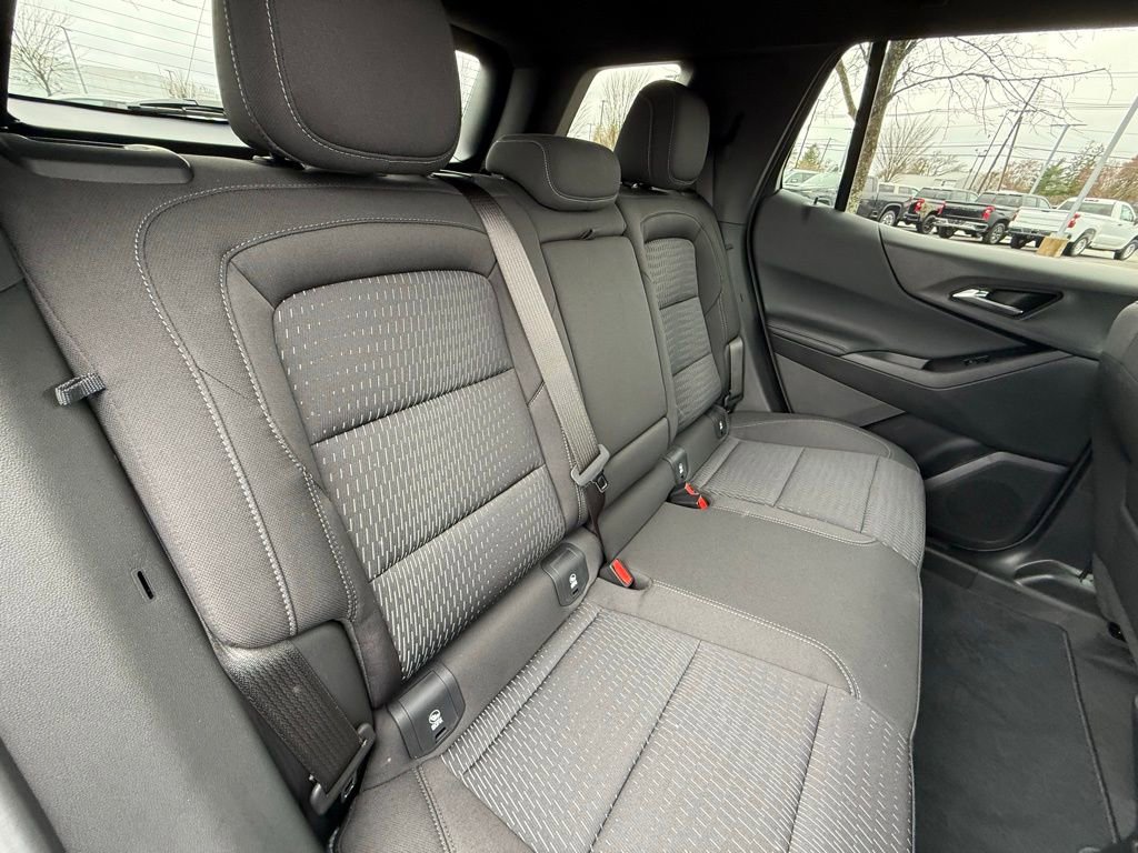 Used 2025 Chevrolet Equinox LT AWD/4WD image 24