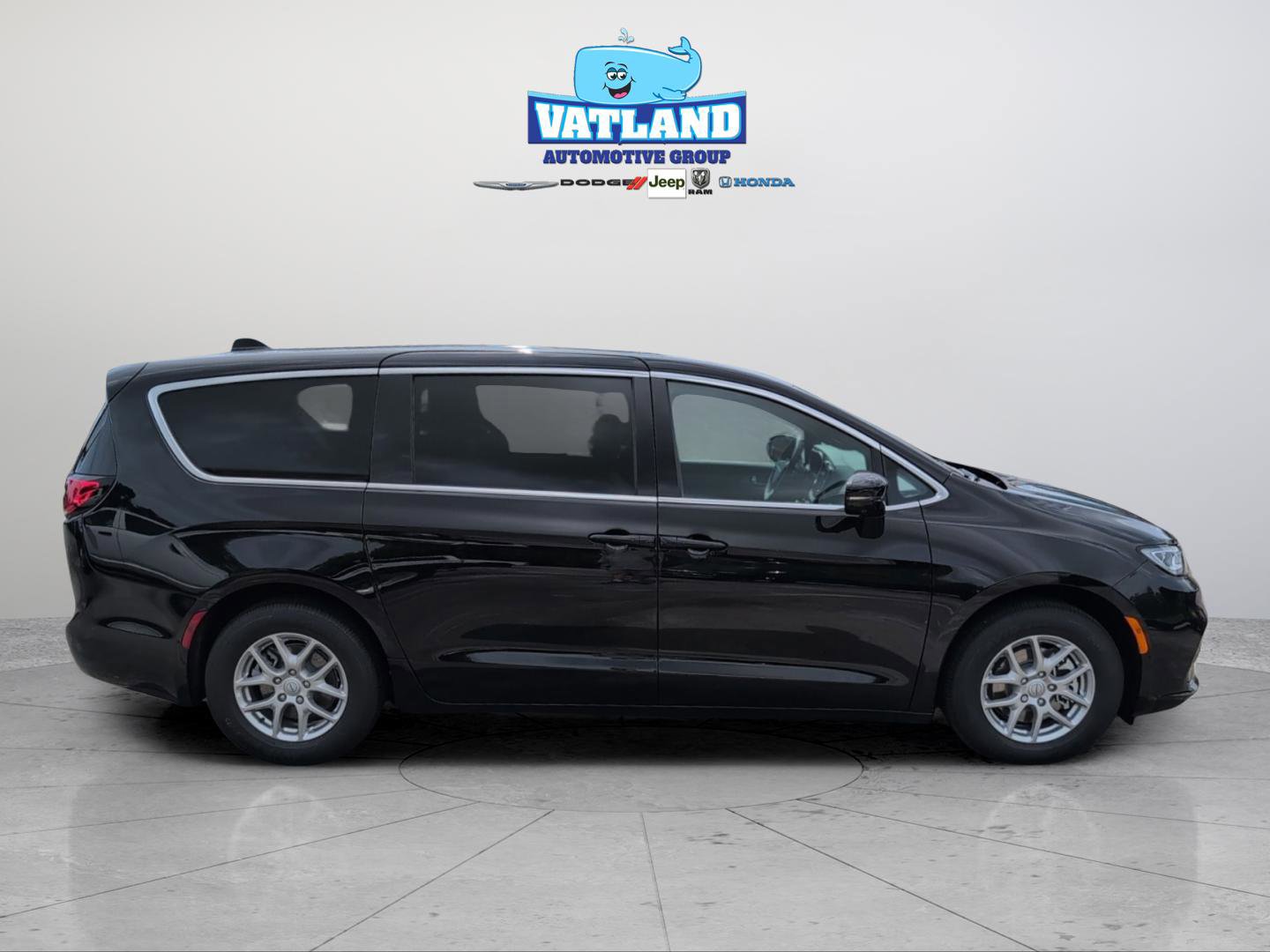 New 2026 Chrysler Pacifica Select image 5