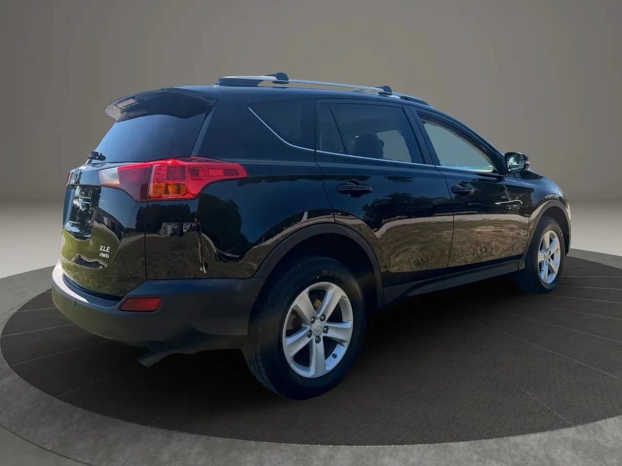 Used 2014 Toyota RAV4 XLE AWD/4WD image 5