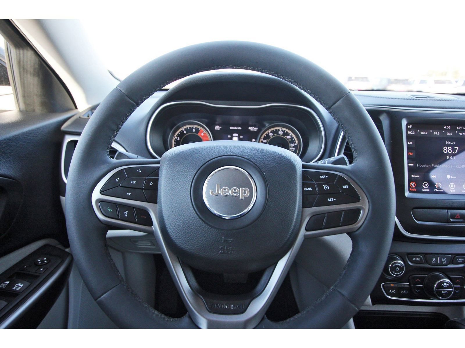 Used 2022 Jeep Cherokee Latitude Lux image 16