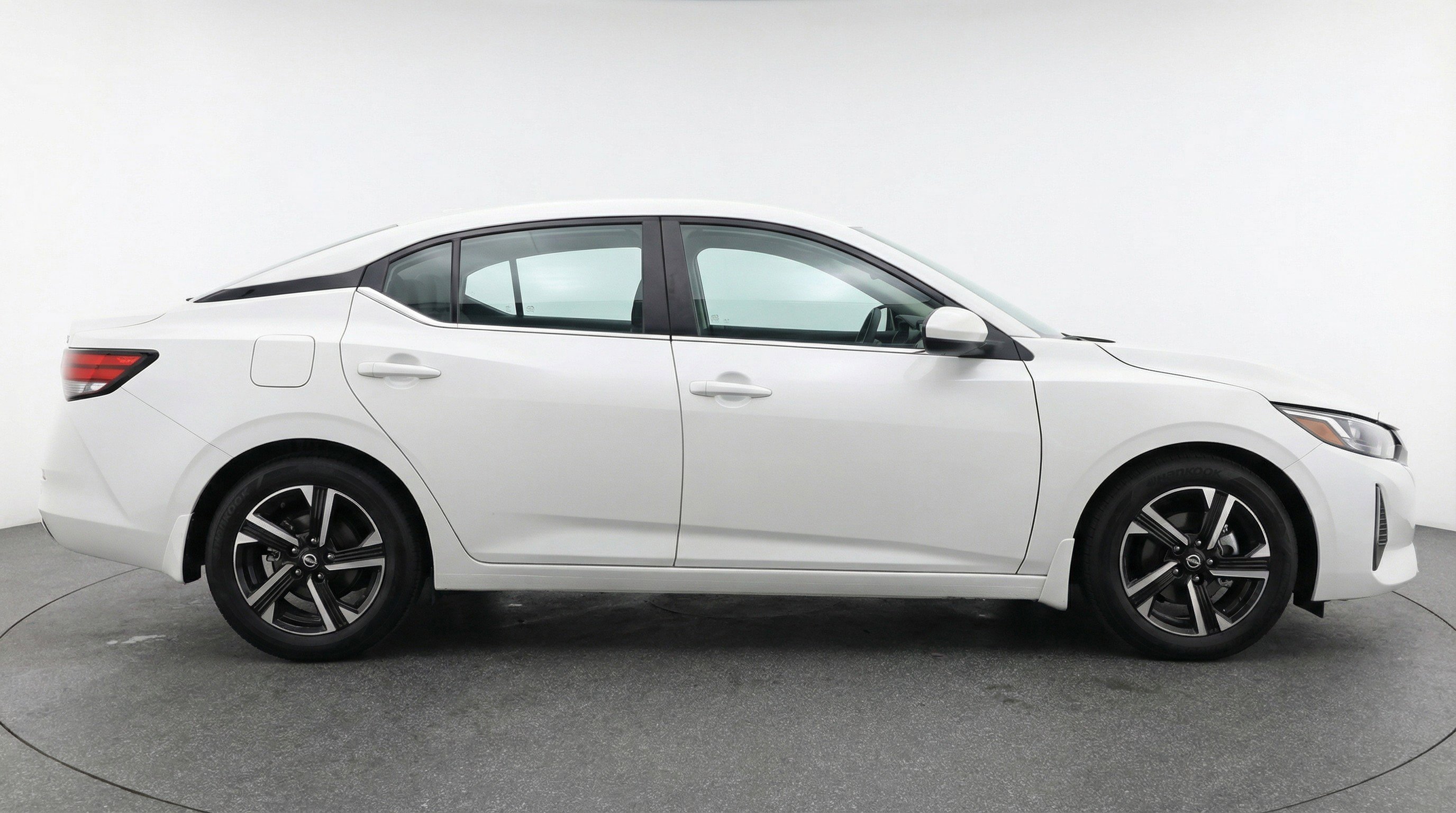 Used 2025 Nissan Sentra SV image 11