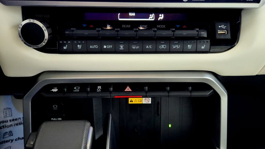 Used 2024 Toyota Sequoia Capstone AWD/4WD image 29
