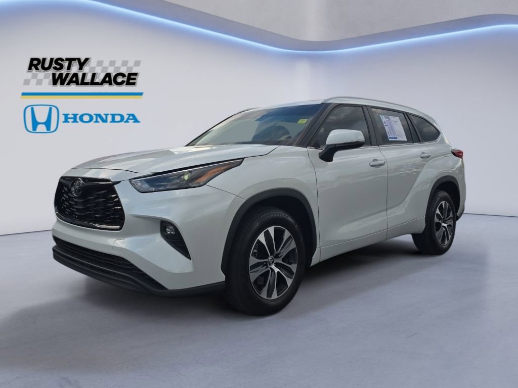 Used 2023 Toyota Highlander XLE