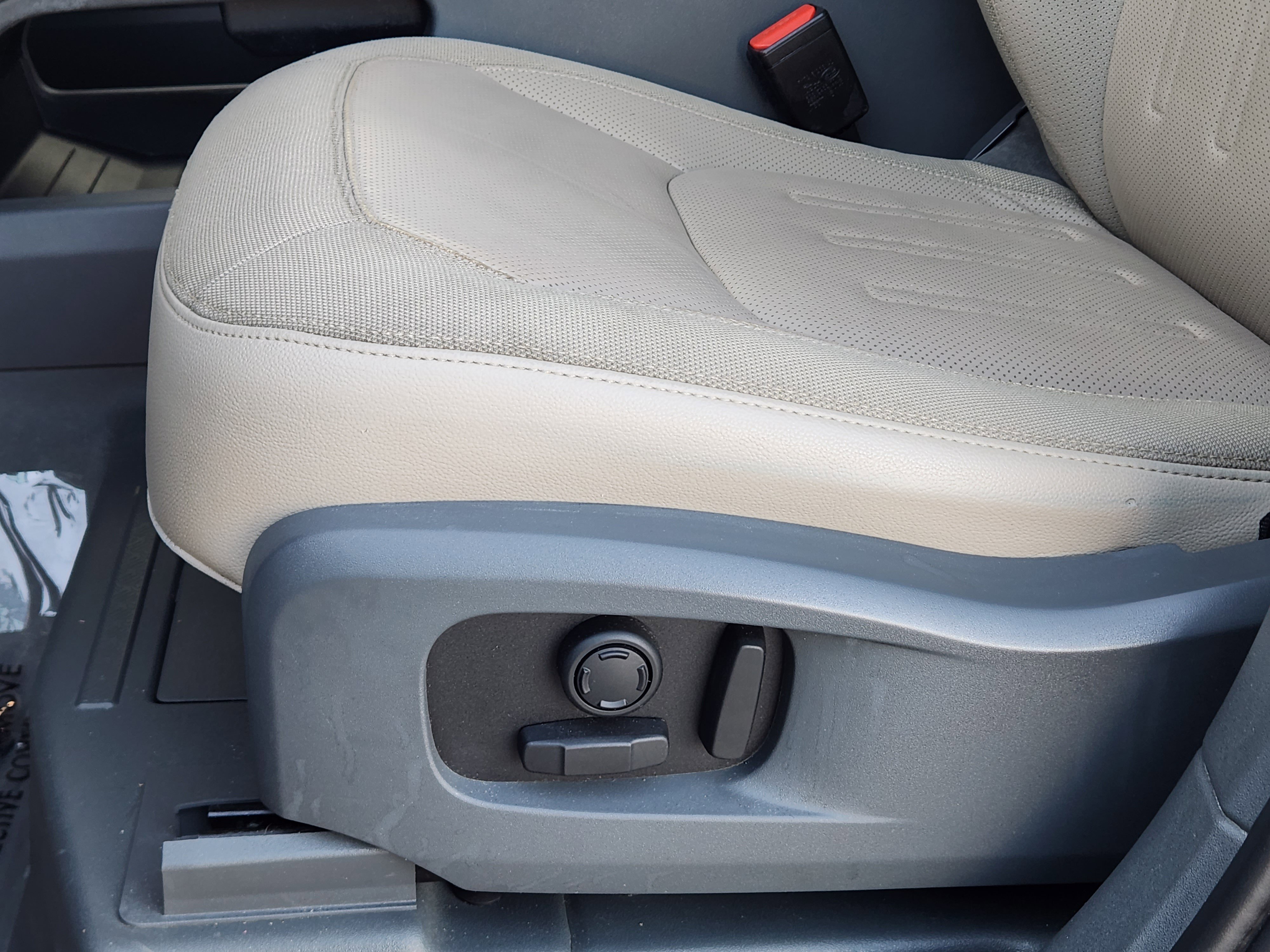 Used 2021 Land Rover Defender 110 SE image 25