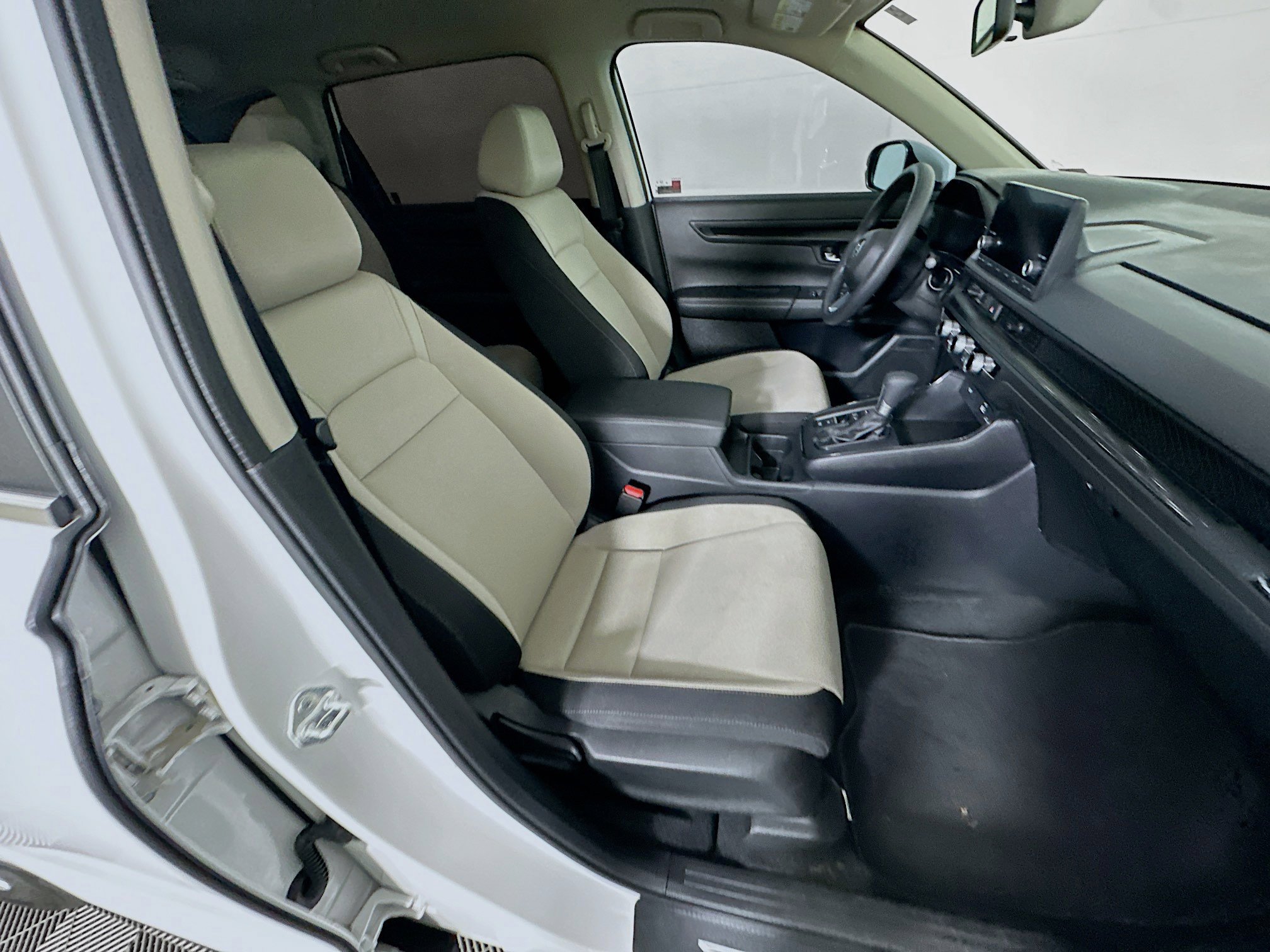 Used 2025 Honda CR-V LX image 29