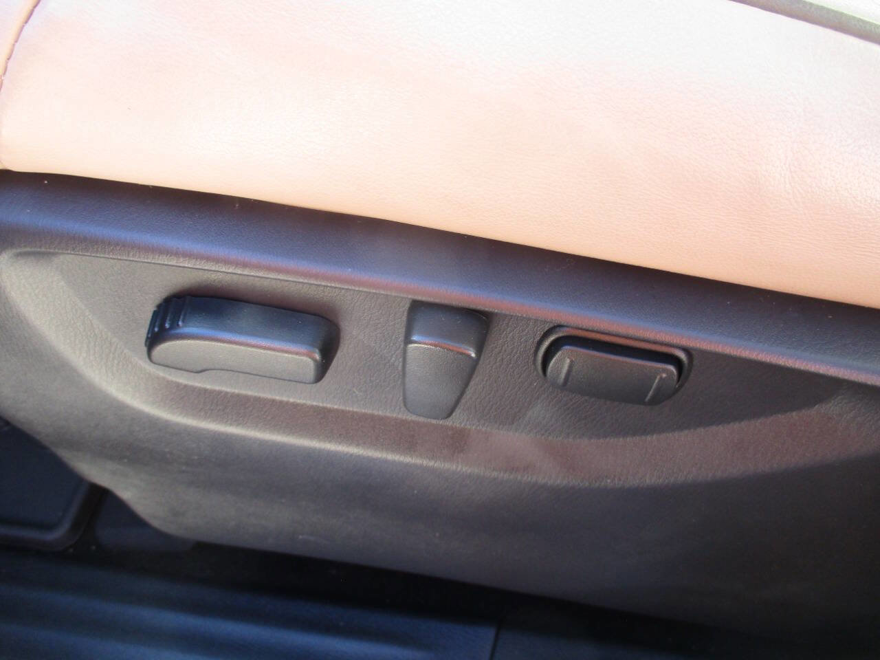 Used 2023 Nissan Armada Platinum w/ Captain's Chairs Package image 22