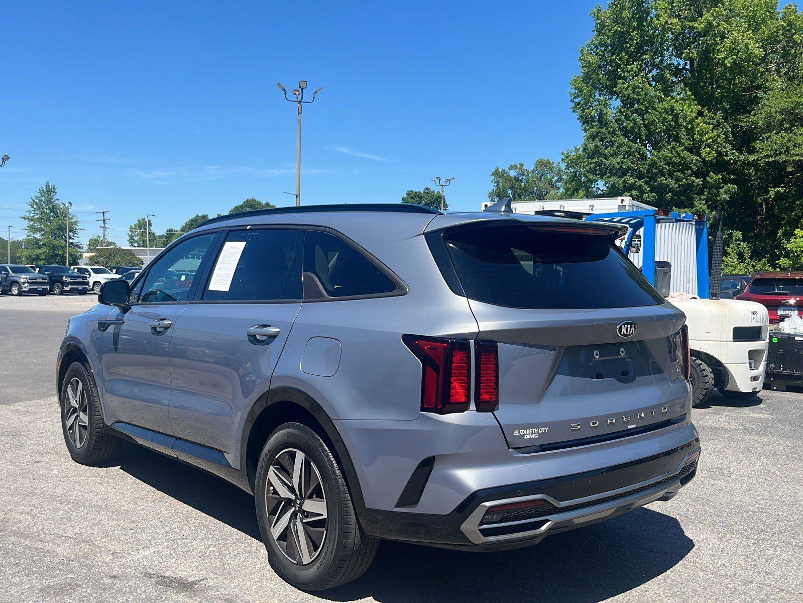 Used 2021 Kia Sorento S w/ Panoramic Sunroof Package FWD image 3