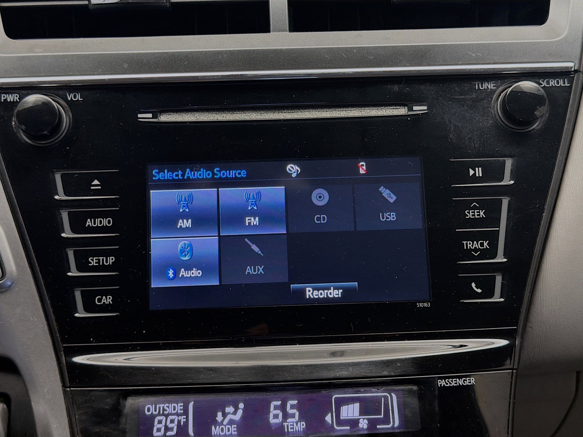 Used 2017 Toyota Prius V Two w/ Carpet Mat Package image 9