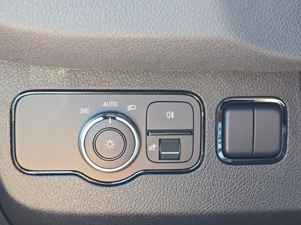 New 2025 Mercedes-Benz eSprinter 170 Cargo image 32