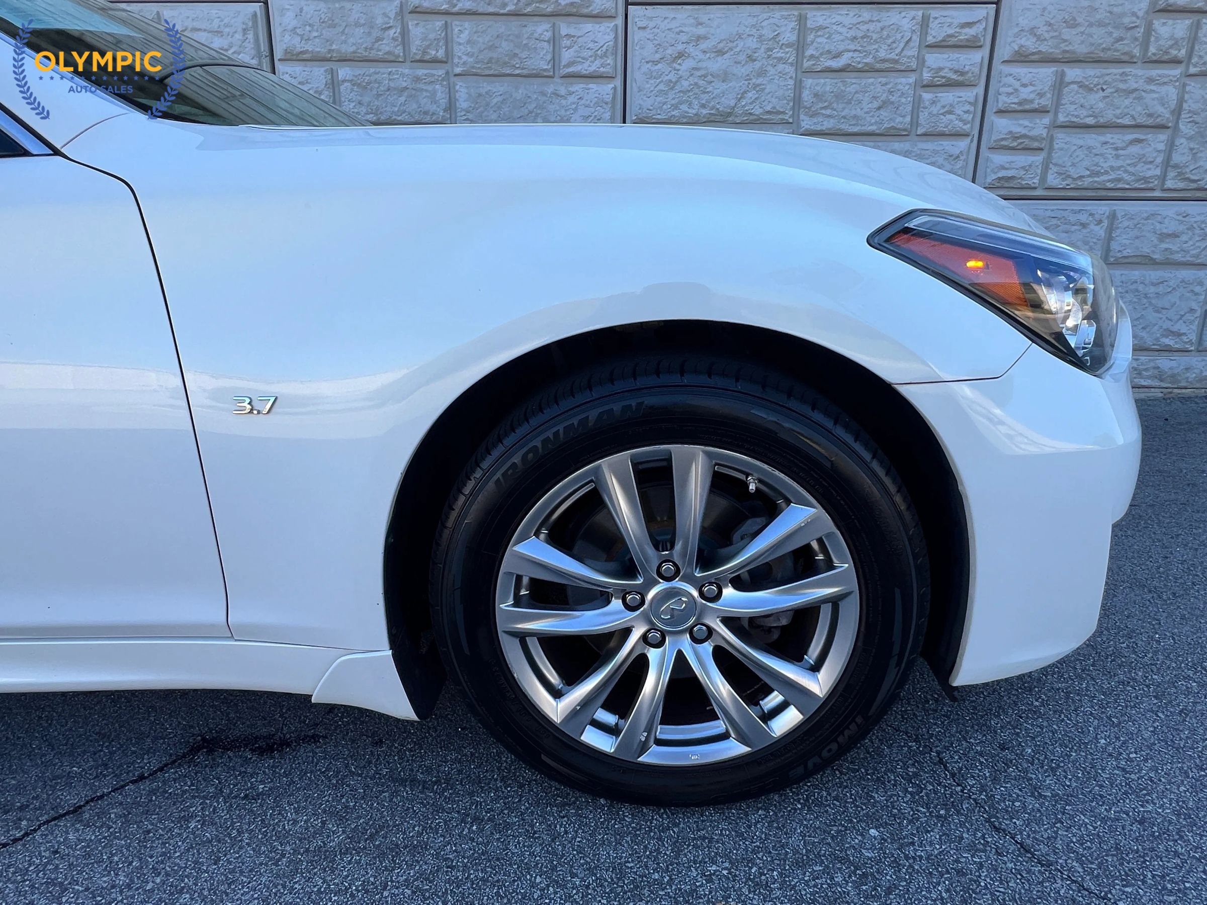 Used 2015 INFINITI Q70 3.7 RWD image 11