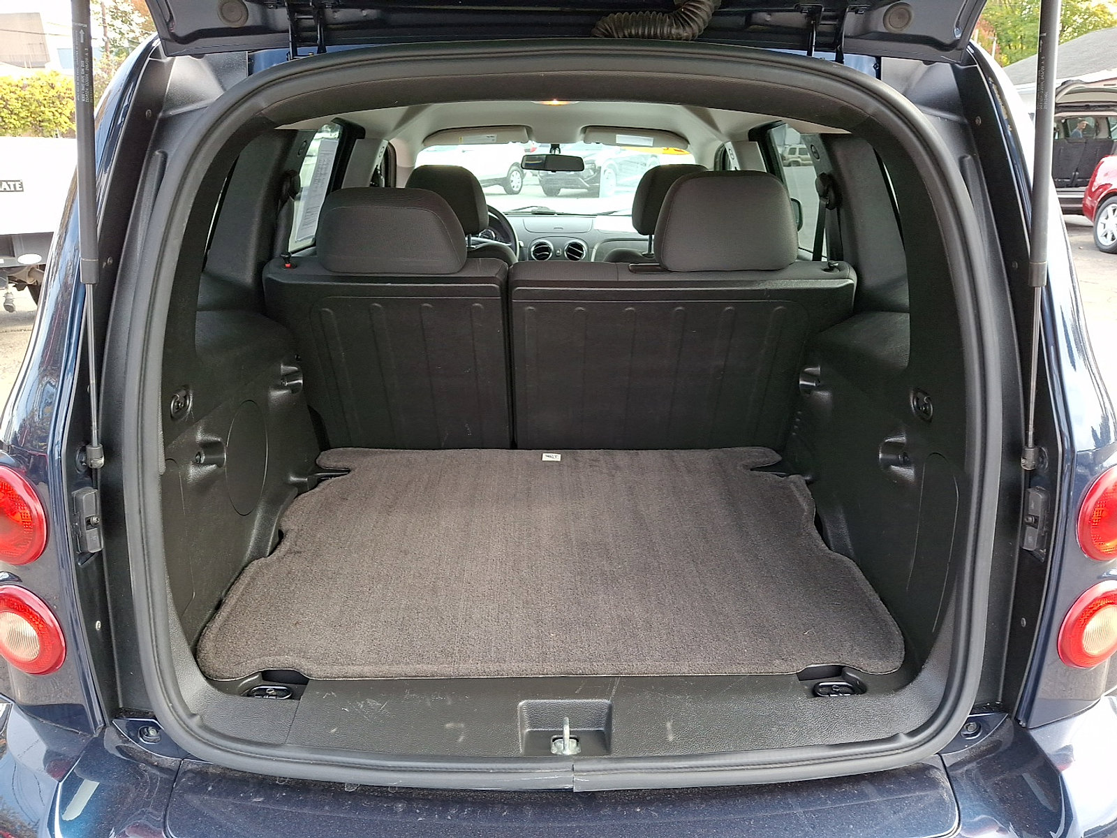 Used 2010 Chevrolet HHR LS image 28