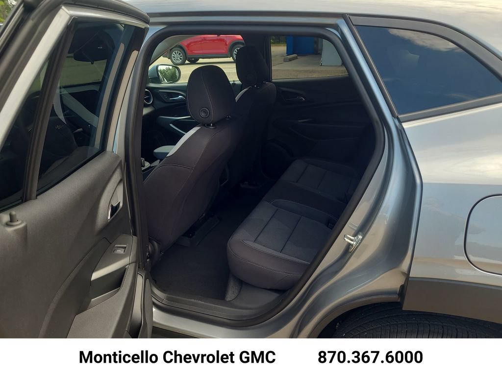 New 2026 Chevrolet Trax LS w/ LS Convenience Package FWD image 26