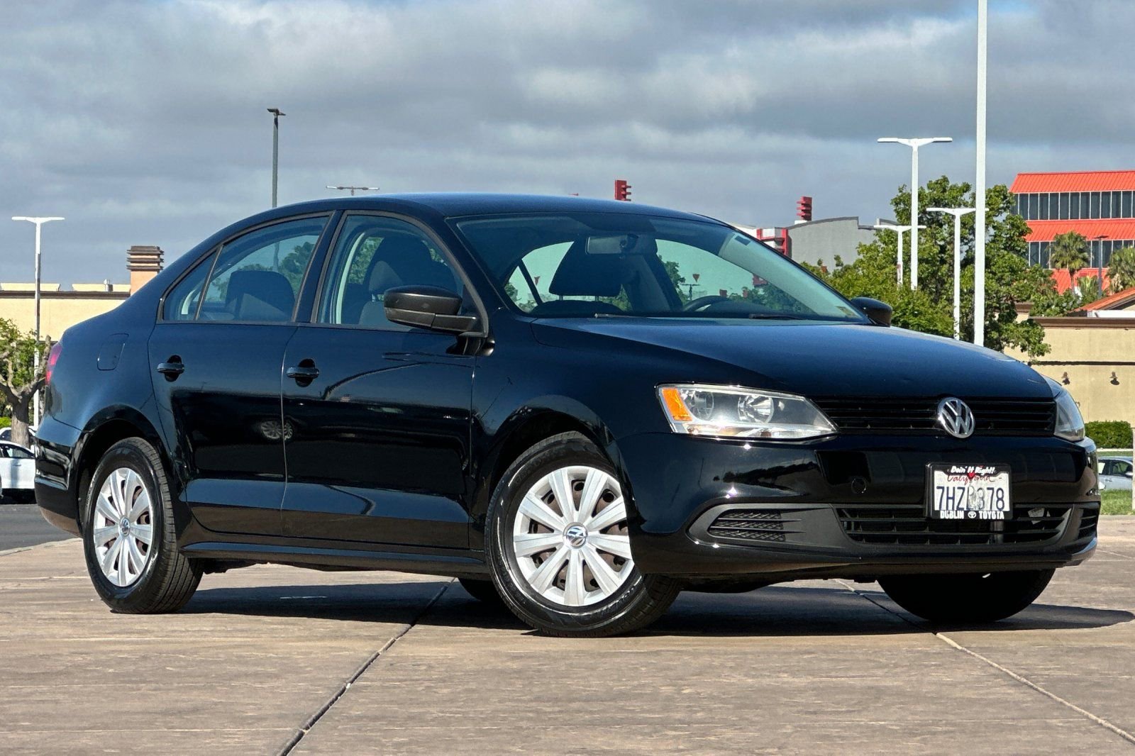 Used 2014 Volkswagen Jetta S image 2