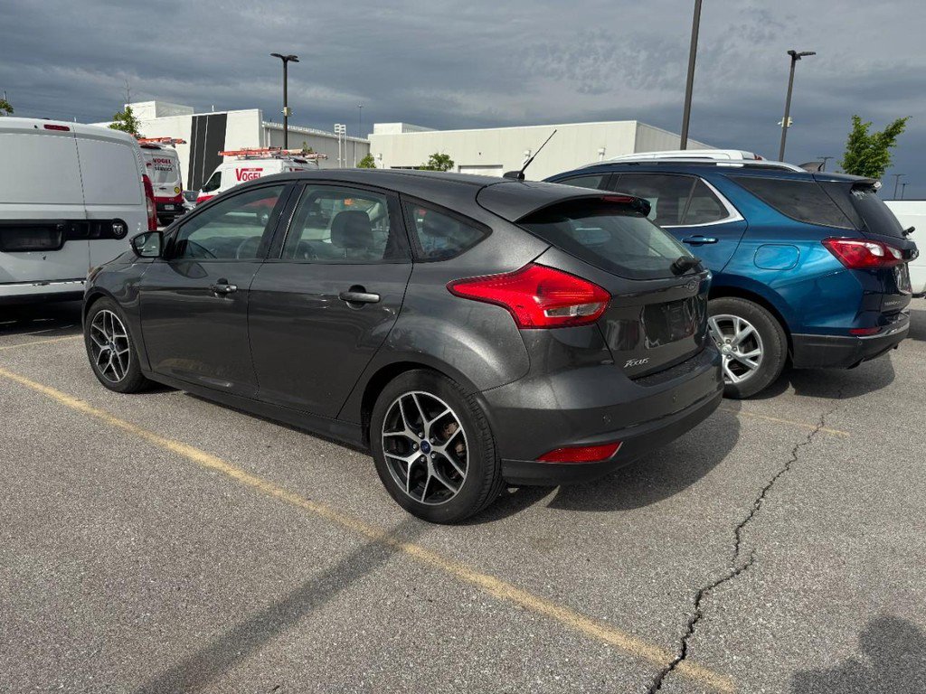 Used 2018 Ford Focus SEL w/ Cold Weather Package FWD image 3
