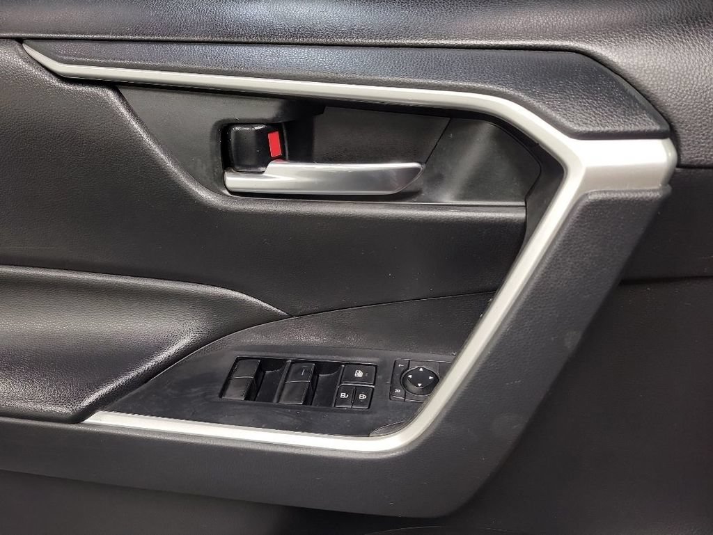 Used 2019 Toyota RAV4 XLE w/ Convenience Package AWD/4WD image 20
