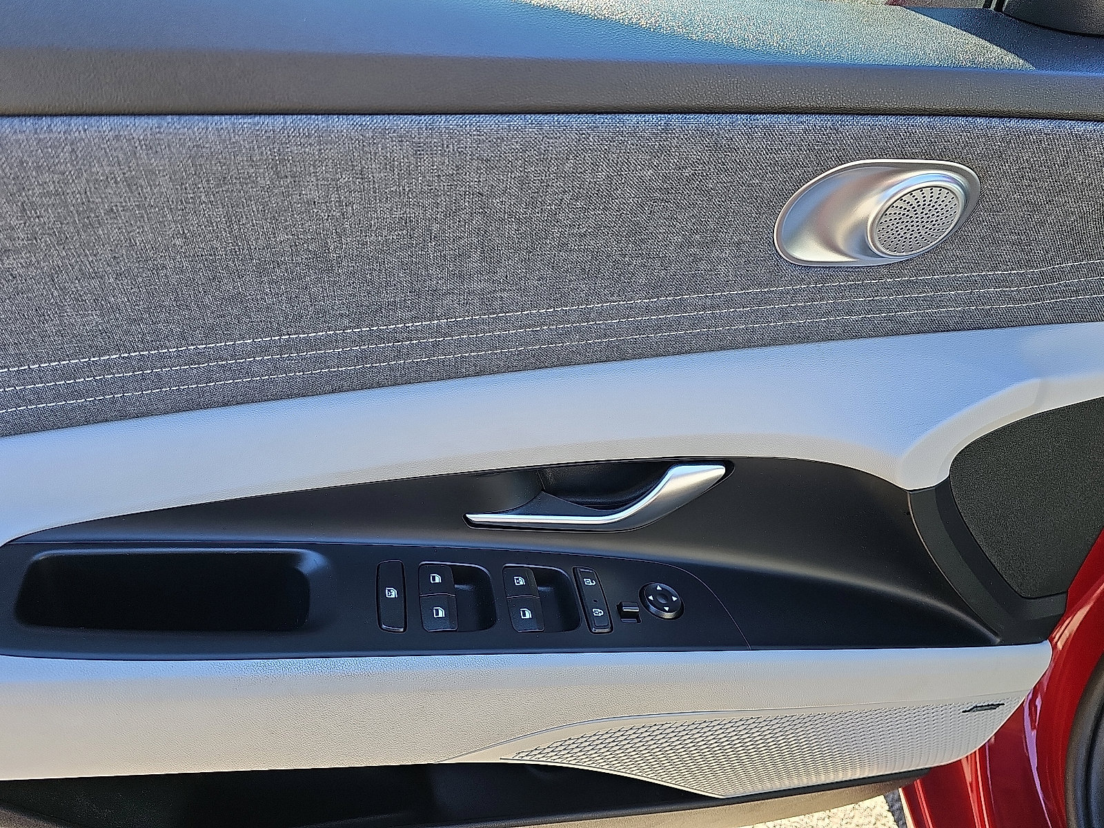 Used 2022 Hyundai Elantra Limited image 12