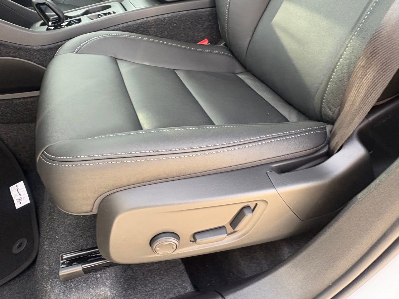 New 2026 Volvo XC40 B5 Core w/ Protection Package Premier image 19