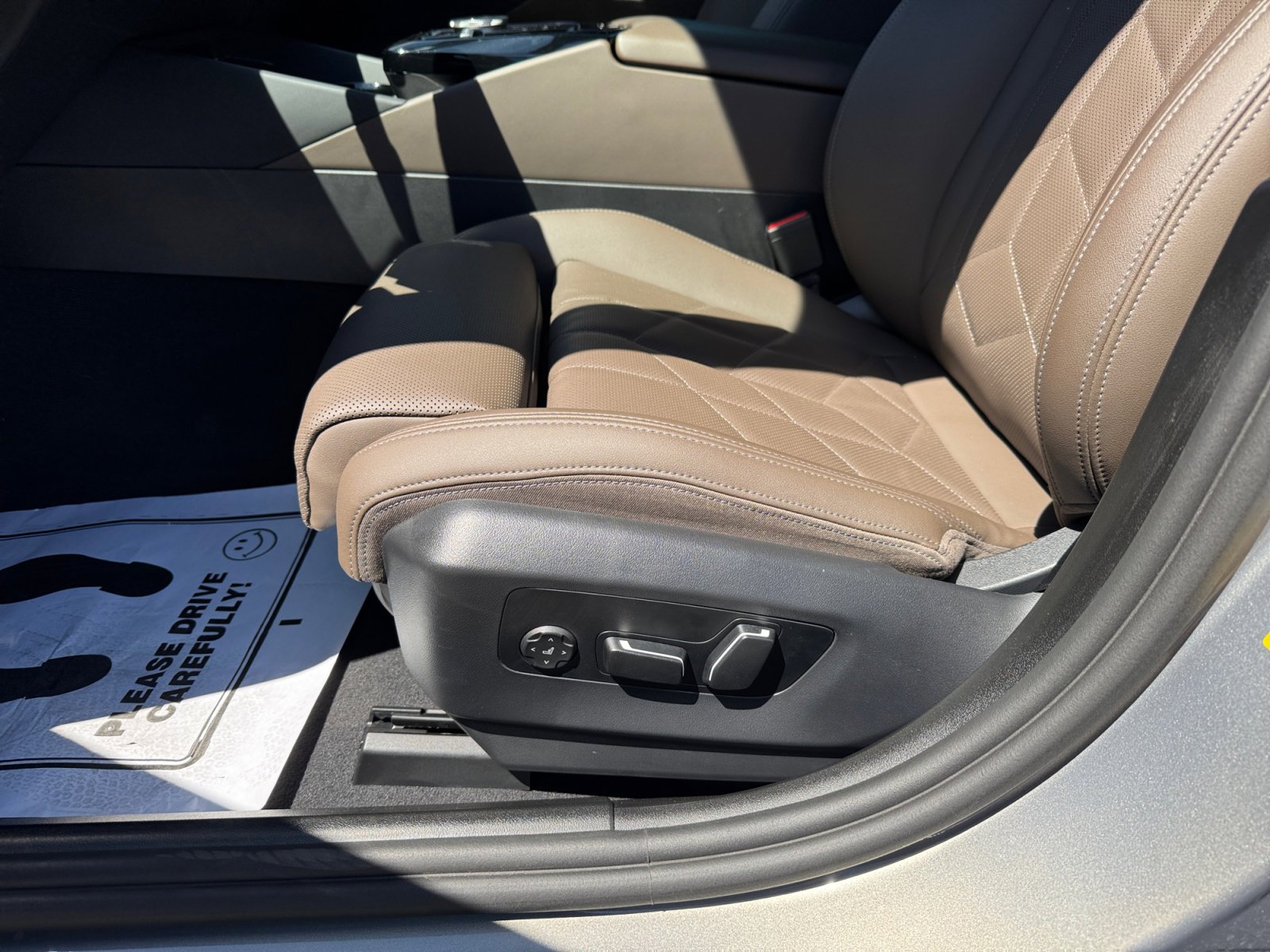 Used 2025 BMW i5 eDrive40i w/ M Sport Package image 14