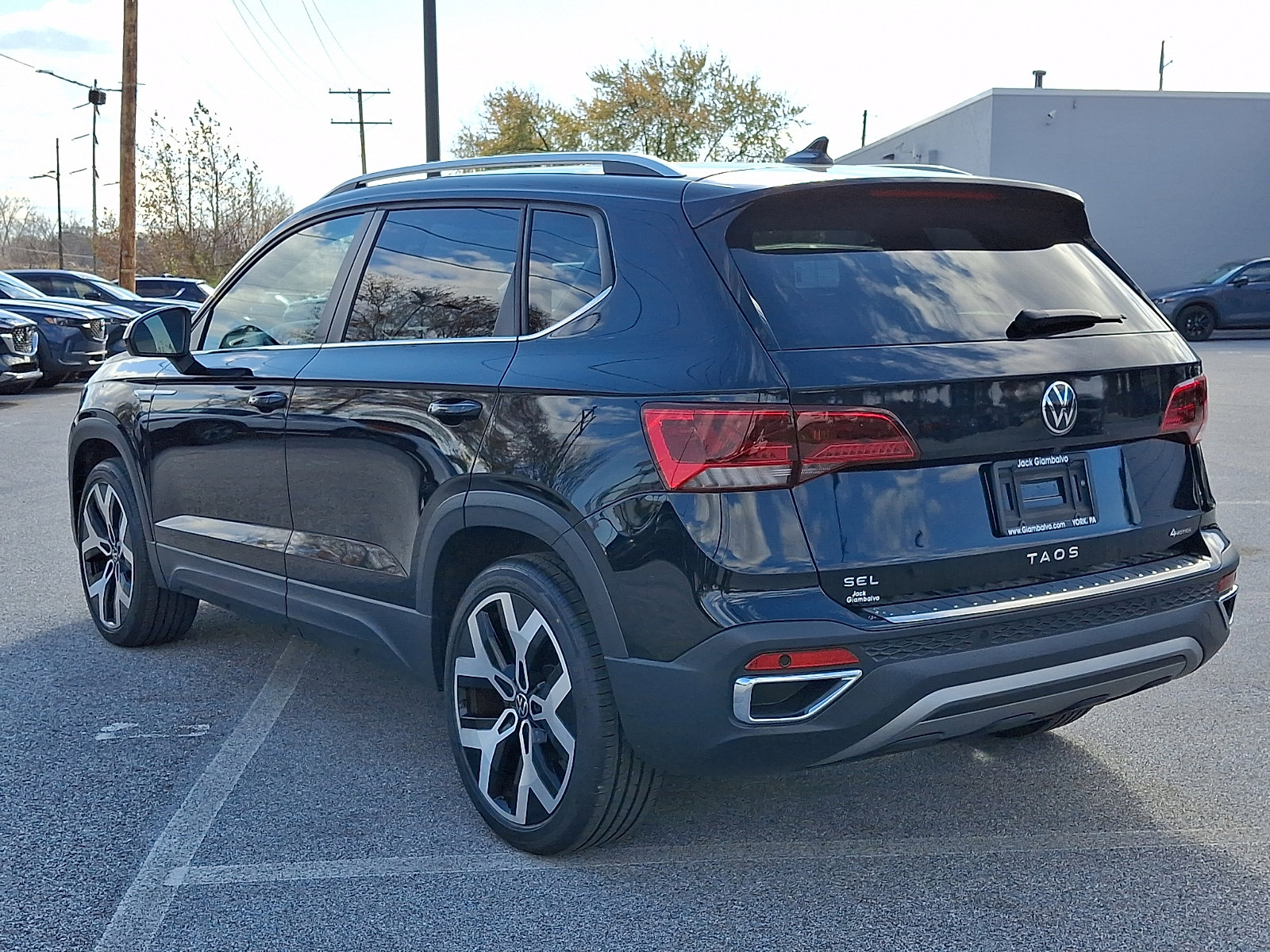 Used 2022 Volkswagen Taos SEL image 5