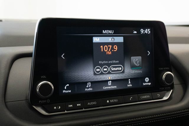 Used 2025 Nissan Rogue SV w/ SV Premium Package image 4